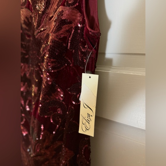 Eliza J wine long formal gown size 2. Sleeveless gown with v neck back. - Picture 7 of 12